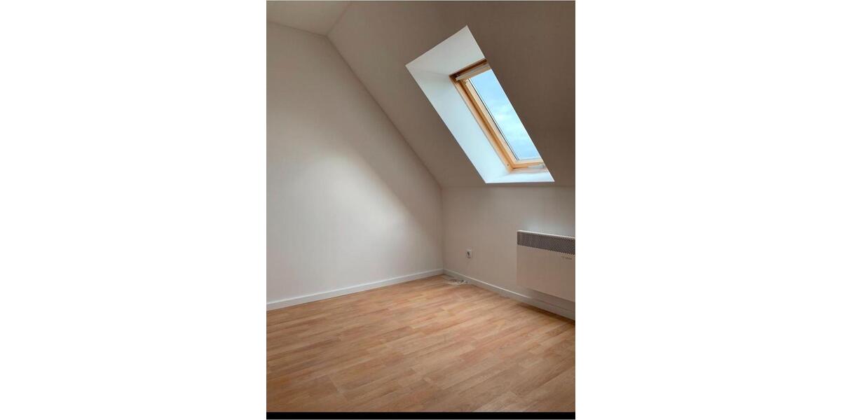 Dachgeschoßwohnung Hohenstein-Ernstthal Ernstthal - 4 Zimmer, 83 m&sup2;, 39.000&euro; | Angebot:26286121