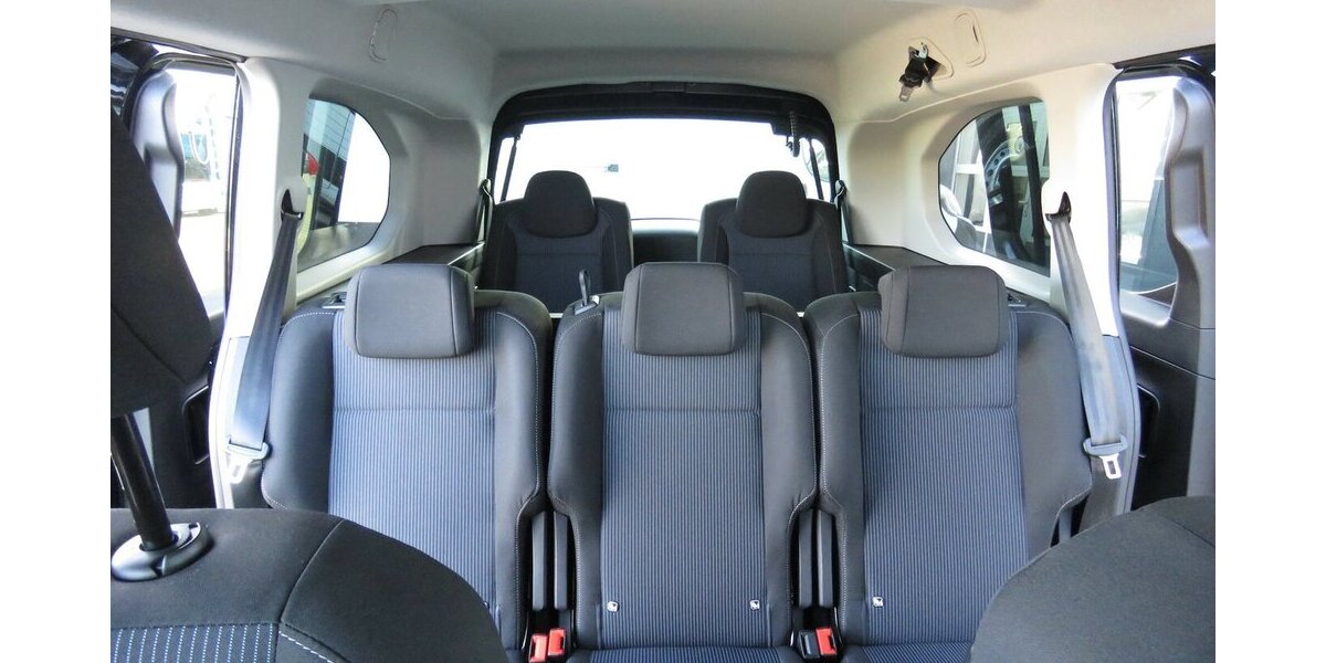 Fiat Doblo Maxi Kombi 130 AT / 7-Sitze + 10-Zoll Navi 10.280 km 27.965 &euro; Münchenbernsdorf 07589