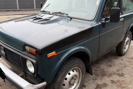 Lada Niva 59.000 km 2.900 &euro; München 81827