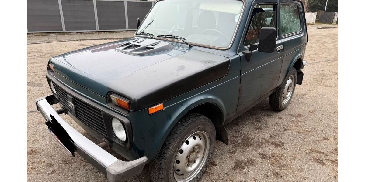 Lada Niva 59.000 km 2.900 &euro; München 81827