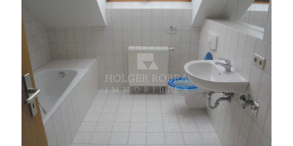 FRISCH RENOV.! GEPFLEGTES WOHNGEBIET! Dusch-u.Wannenbad, großer Balkon u Garage 3 zimmer