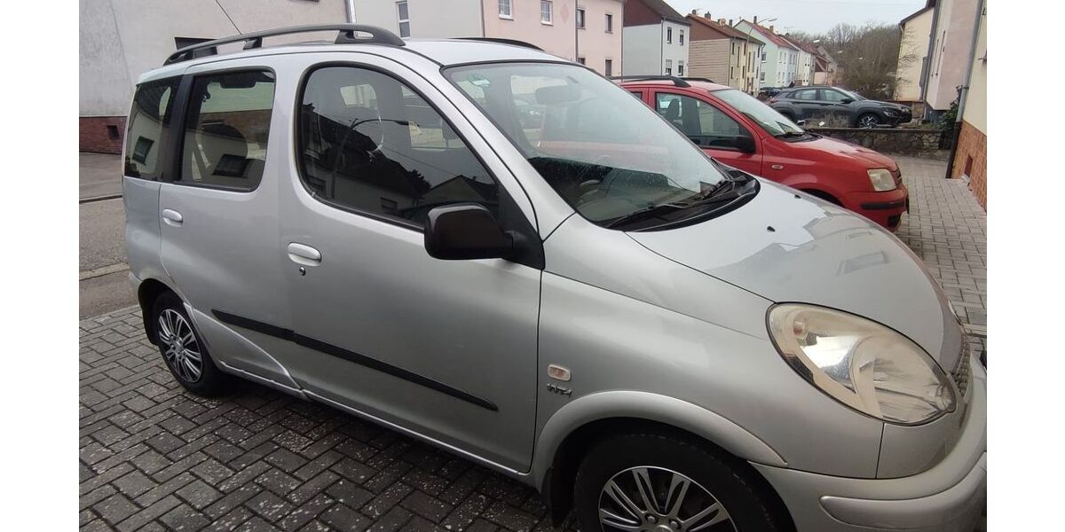 Toyota Yaris 178.000 km 1.900 &euro; Saarbrücken 66111