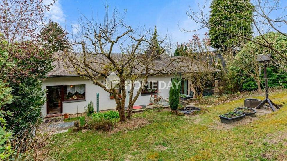 Wohnen auf dem Seltersberg - gepflegtes EFH mit 2 Vollgeschossen, Garage und Garten