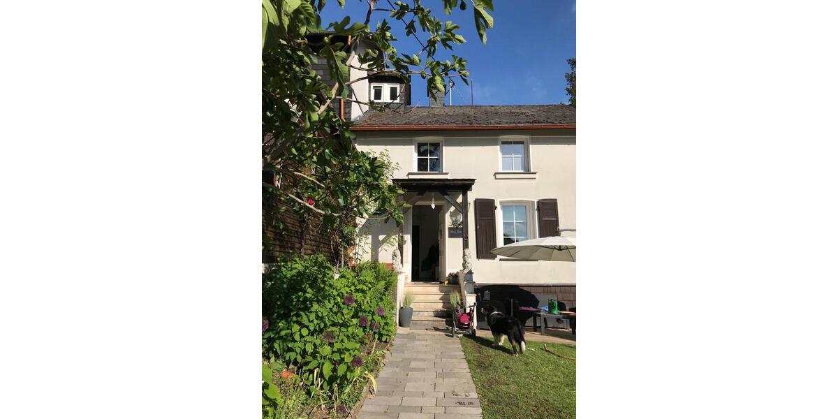 Idyllisches EFH mit großem Garten und Pool (Kauf möglich) 7 zimmer