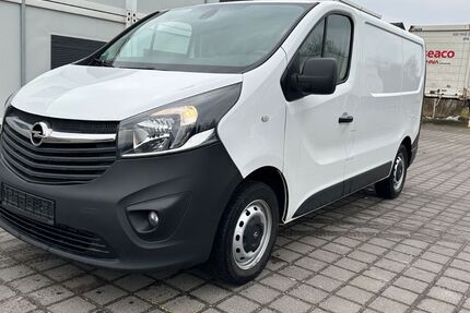 Opel Vivaro 98.000 km 11.799 &euro; Paderborn 33104