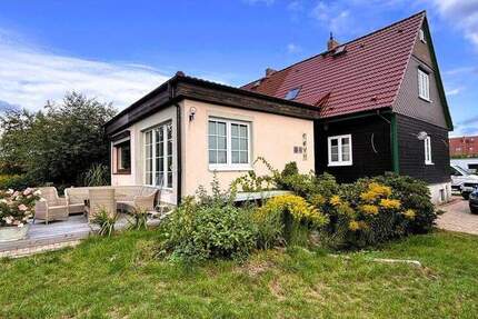 modernisierte Haushälfte mit EBK, Pool und Saunahaus in zentraler Lage von Neustrelitz 3 zimmer