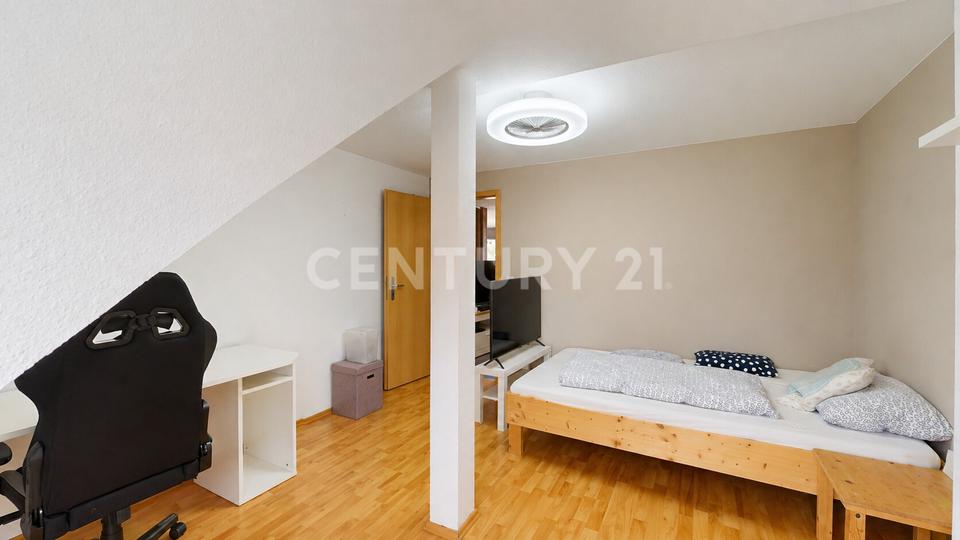 Dachgeschoßwohnung Burg - 3 Zimmer, 73 m&sup2;, 450&euro; | Angebot:26534926