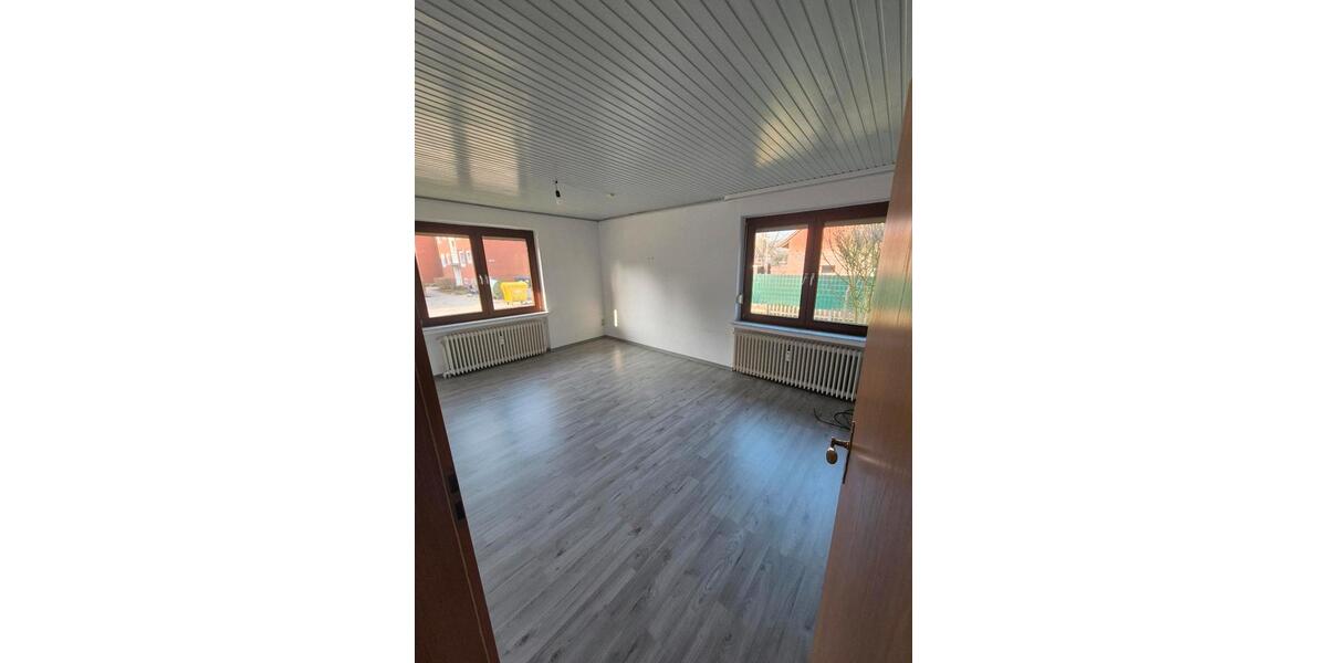 Etagenwohnung Varel - 4 Zimmer, 80 m&sup2;, 1.000&euro; | Angebot:25430096