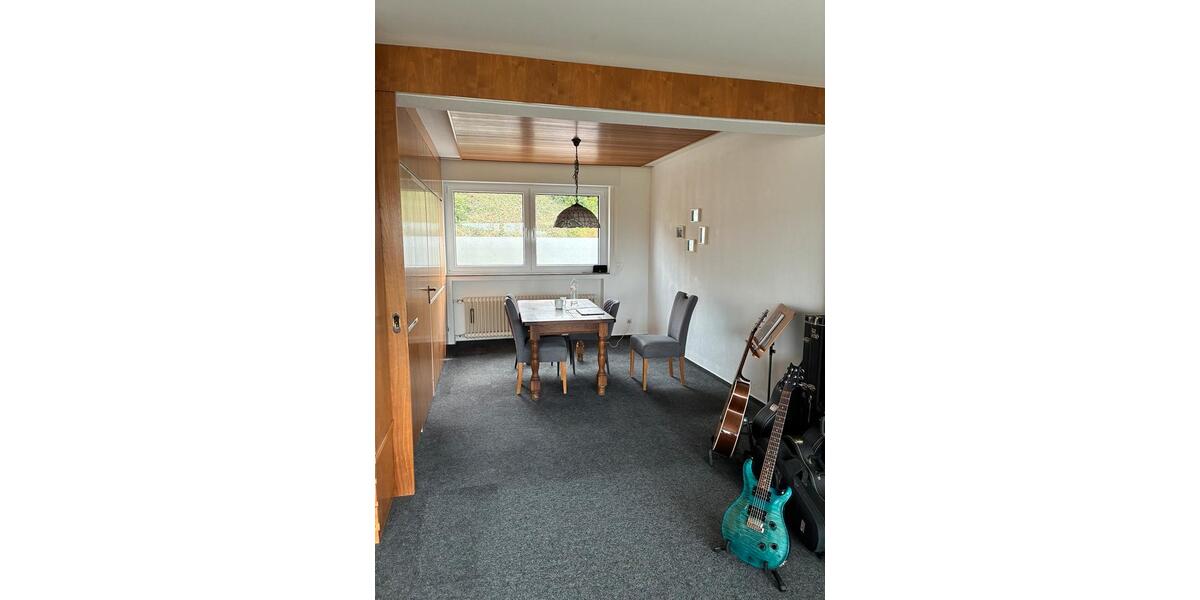 Einfamilienhaus Gummersbach - 8 Zimmer, 220 m&sup2;, 1.900&euro; | Angebot:26340217