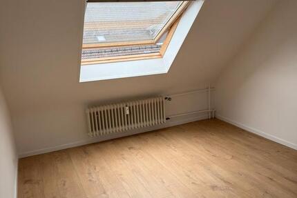 Neu sanierte Dachgeschosswohnung in Schwetzingen-Nord 3 zimmer