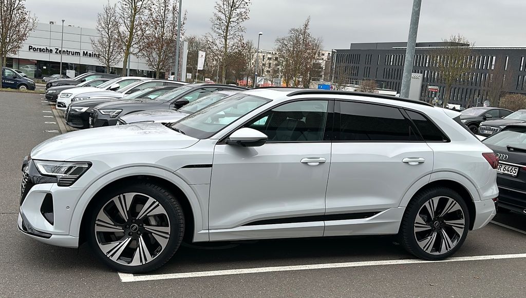 Audi Q8 e-tron 12.000 km 59.000 &euro; Mainz 55130
