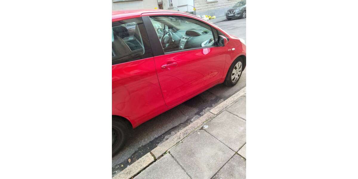 Toyota Yaris 90.005 km 2.800 &euro; Stuttgart 70499