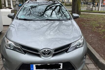 Toyota Auris 103.000 km 8.000 &euro; Berlin 13156