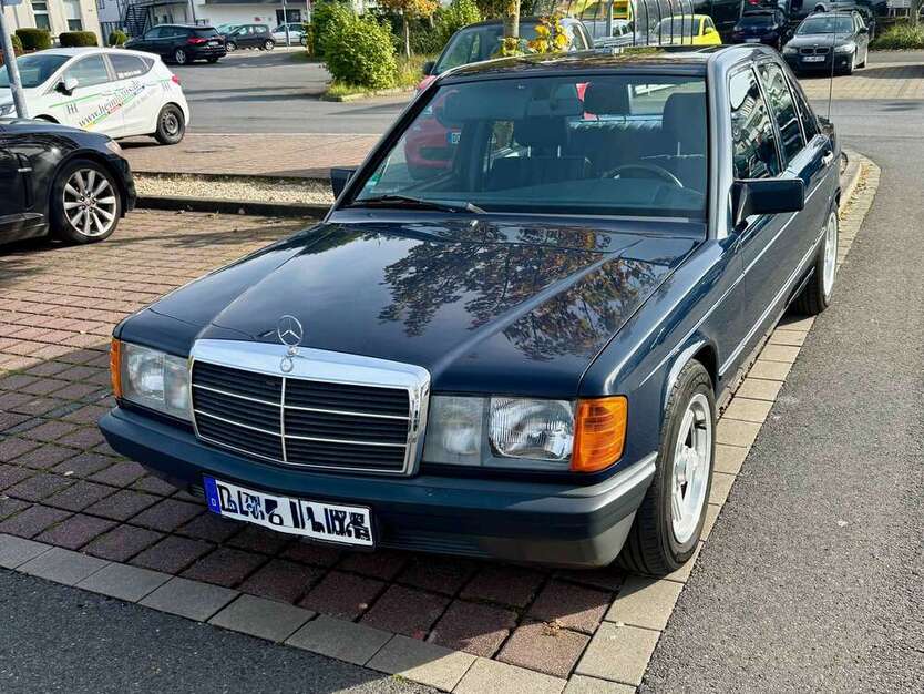 Mercedes-Benz 190 173.000 km 8.250 € Dortmund 44289