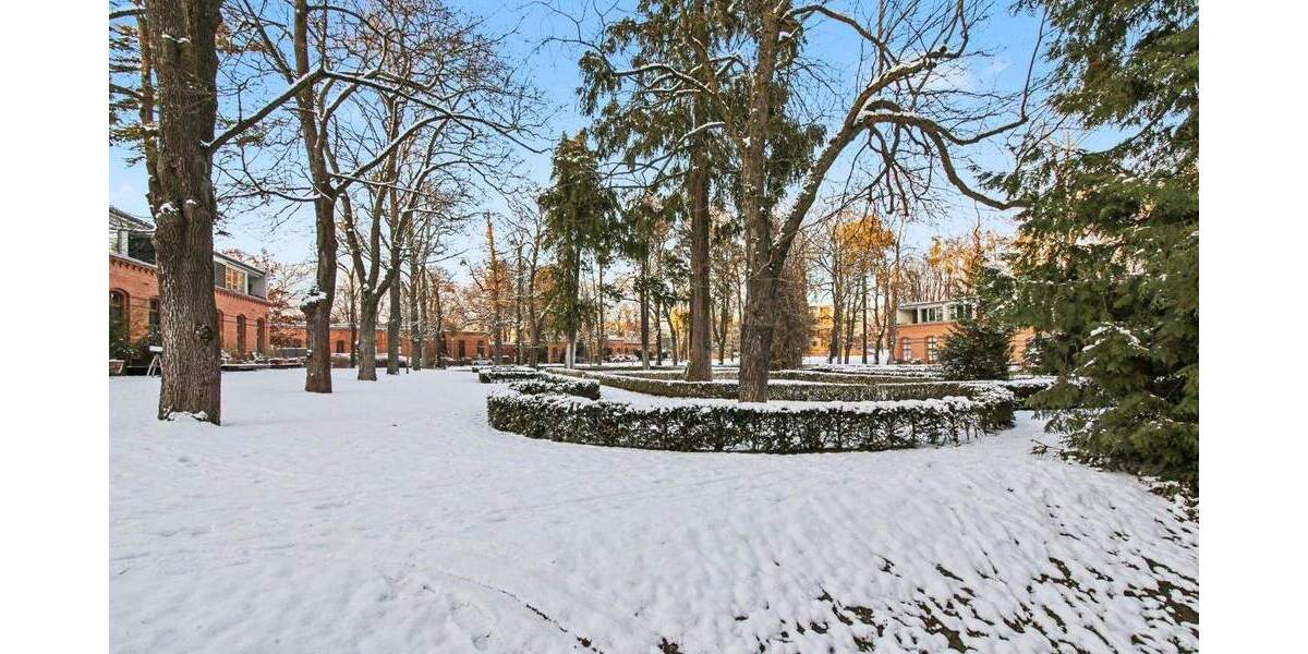 Vermietet: 1-Zimmer-Altbauwohnung (2004 kernsaniert) mit Balkon, Stellplatz und Denkmalschutz 1 zimmer
