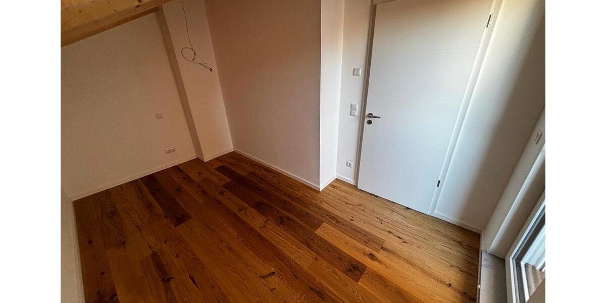 Dachgeschoßwohnung Feichten an der Alz - 4 Zimmer, 89 m&sup2;, 1.215&euro; | Angebot:25481408