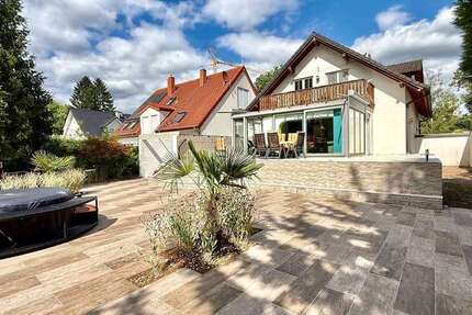 Haus zum Kaufen in Düsseldorf 1.249.000 € 300 m²
