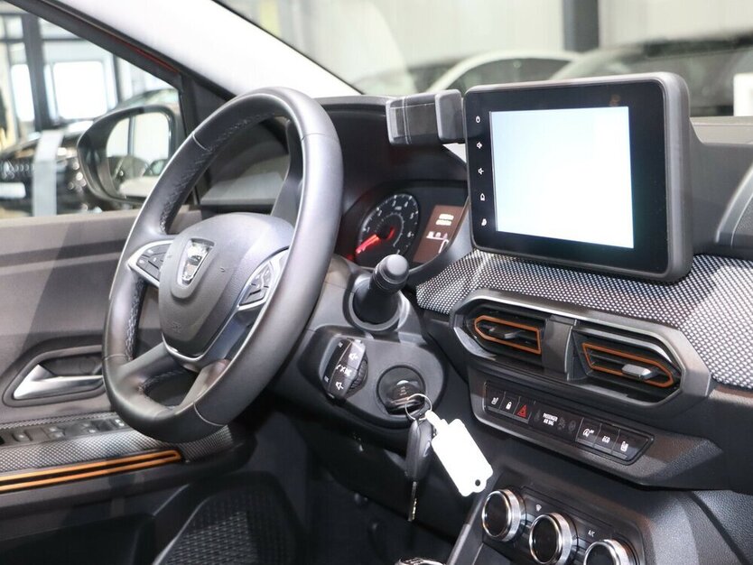 Sandero STEPWAY III 90 TCe Comfort / LED, KAMERA