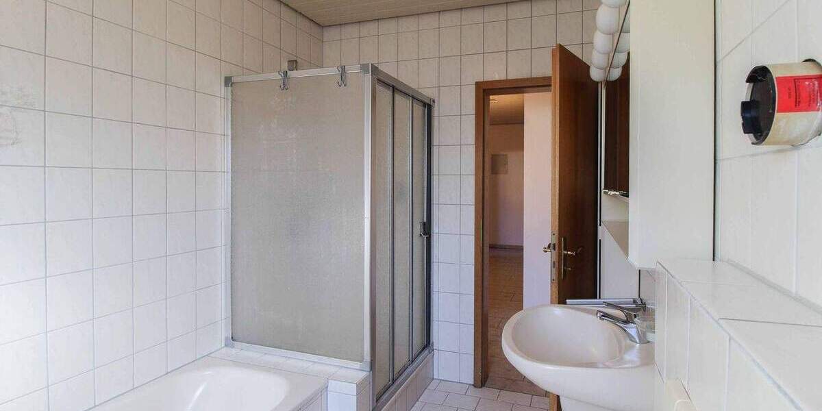 Einziehen und wohlfühlen - sehr gepflegtes Zweifamilienhaus mit Top-Potenzial zur flexiblen Nutzung 8 zimmer