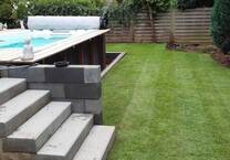 2-er Frauen WG herrlicher Garten, Pool, private Atmosphäre, sonnig