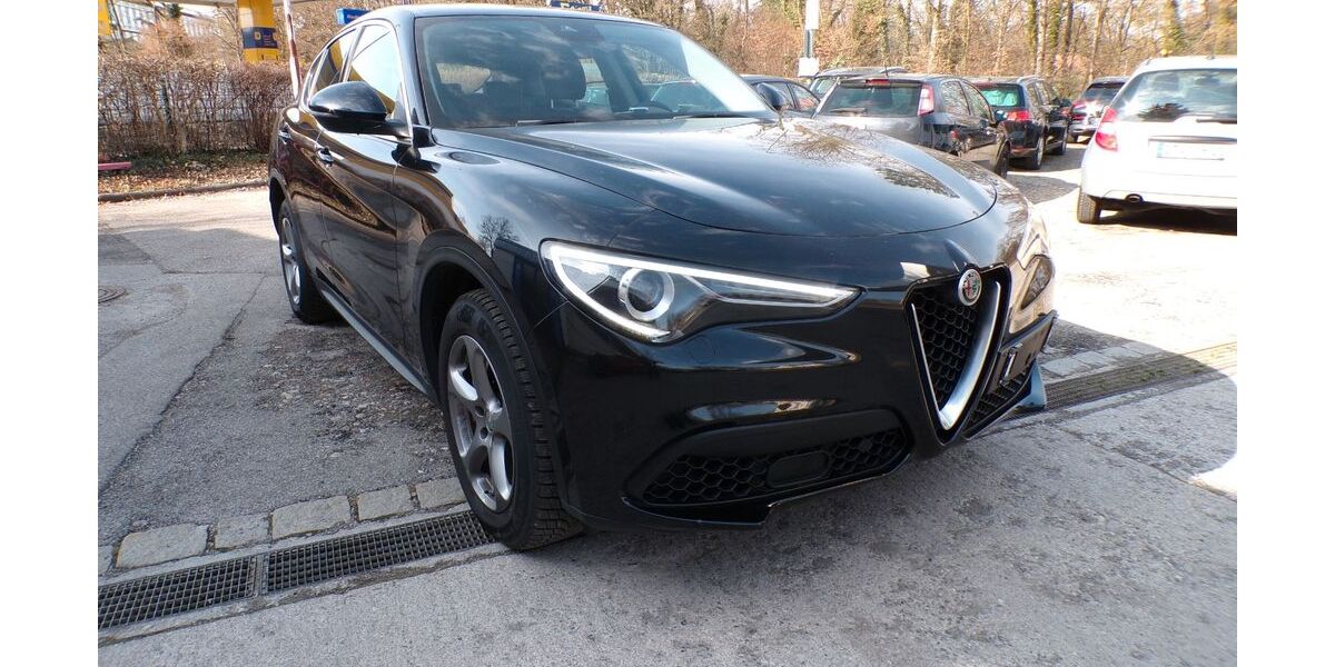 Alfa Romeo Stelvio 84.000 km 19.900 &euro; Krailling bei München 82152