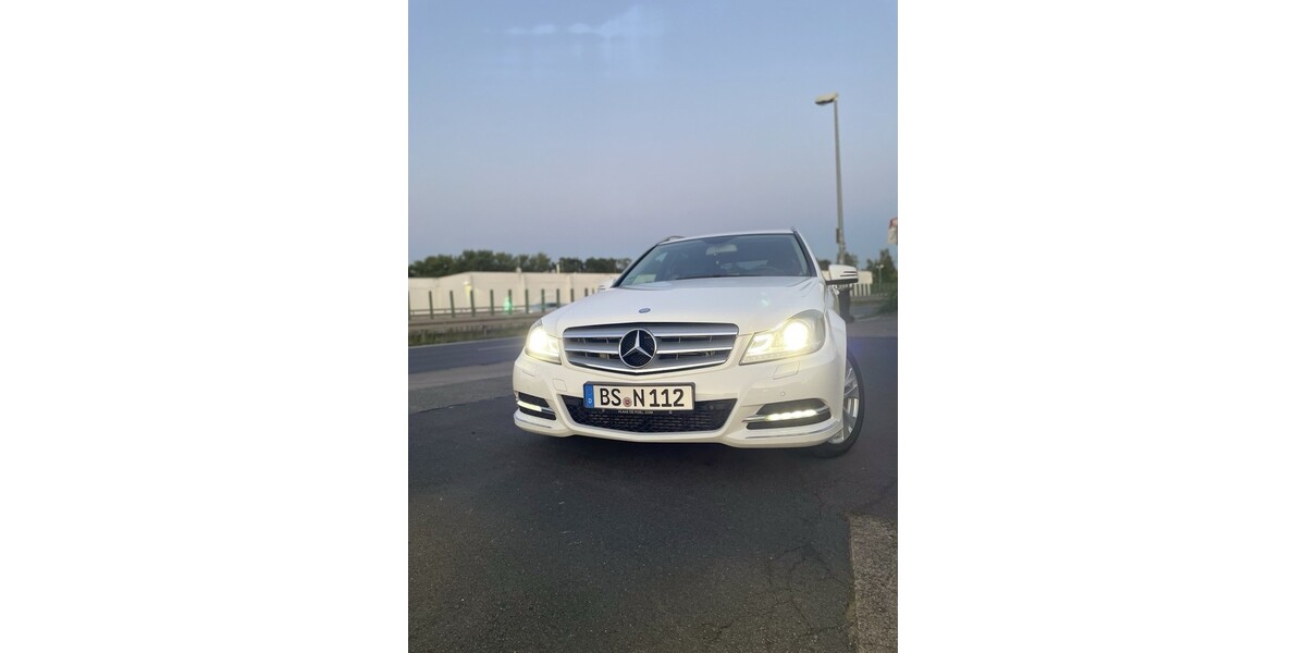 Mercedes-Benz 220 209.877 km 10.449 &euro; Leipzig 04109