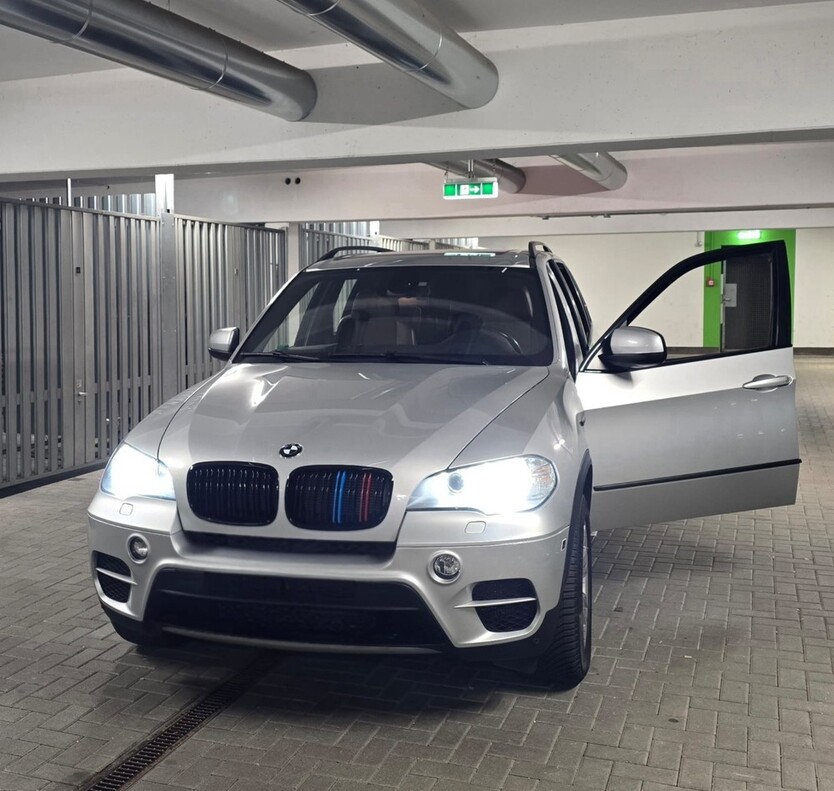 BMW X5 249.999 km 17.900 € Regensburg 93019