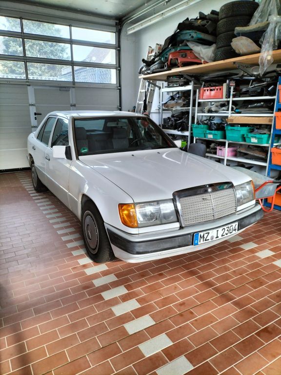 Mercedes-Benz 230 114.397 km 5.900 € Ockenheim 55437