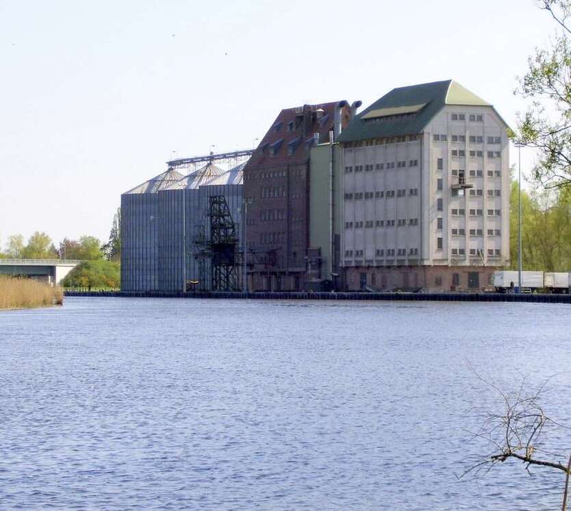 Halle in Jarmen 400.000 € 1000 m² zimmer