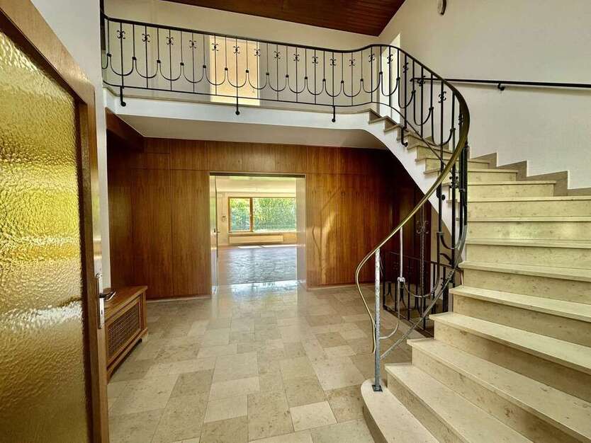 Haus zum Mieten in Hanau 2.850 € 274 m²