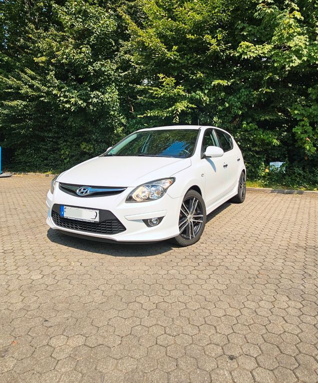 i30
