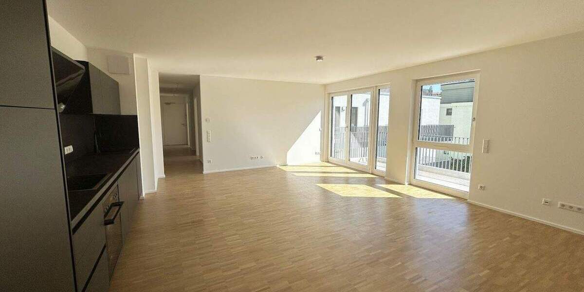 Etagenwohnung Stuttgart Untertürkheim - 5 Zimmer, 120 m&sup2;, 2.190&euro; | Angebot:25371387