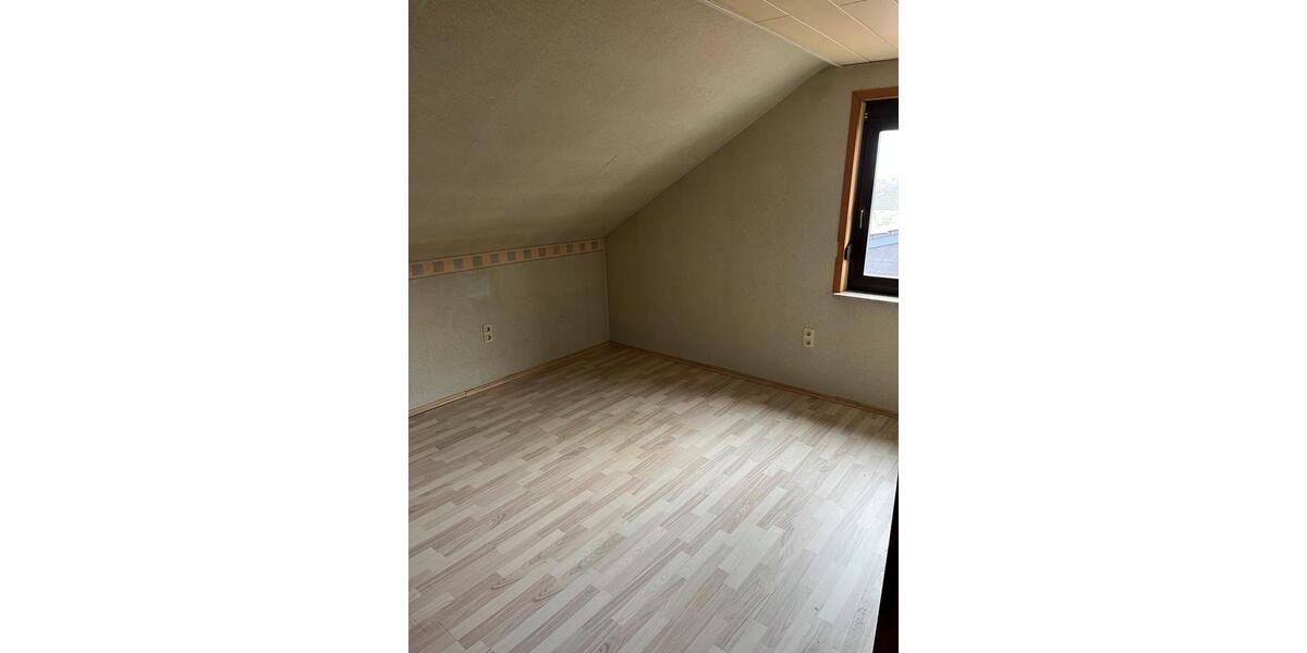 Einfamilienhaus Quierschied - 8 Zimmer, 180 m&sup2;, 250.000&euro; | Angebot:25273287