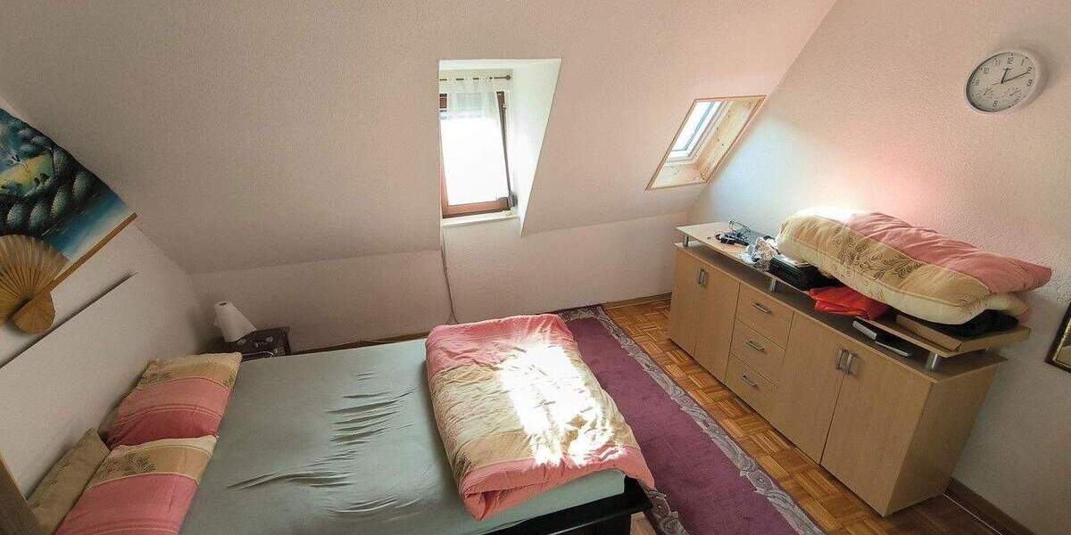 Doppelhaushälfte Remshalden Geradstetten - 7 Zimmer, 141 m&sup2;, 450.000&euro; | Angebot:24323769