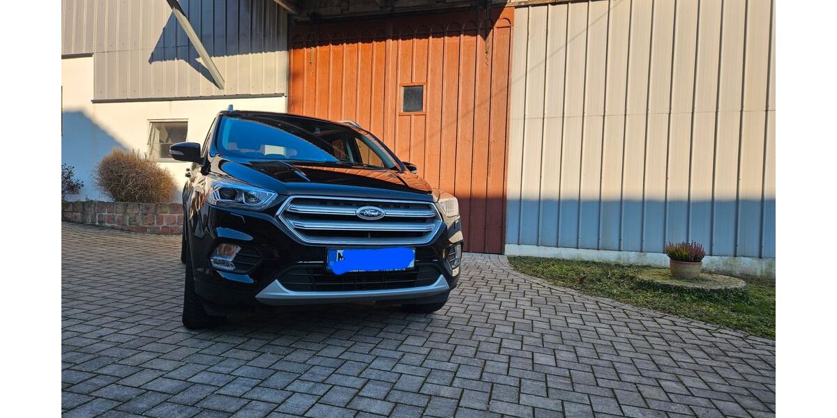 Ford Kuga 69.000 km 12.990 &euro; Büdingen 63654