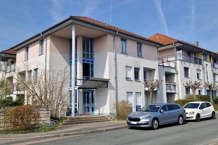 Wunderschöne 2-Raum-Wohnung mit Balkon, Tiefgarage, Küche, Keller