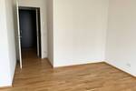 Helle 2-Zimmer-Wohnung mit Terrasse, moderne Neubau-Ausstattung mit Echtholzparkett + Einbauküche