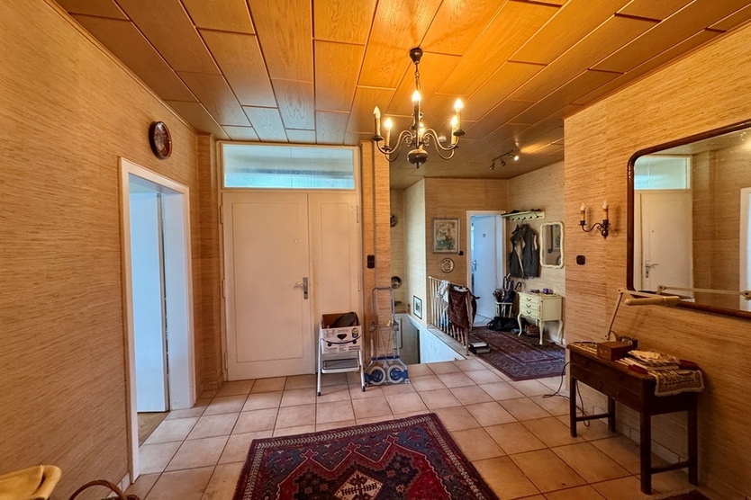 Oberursel - Oberstedten: Großzügiges Grundstück mit Altbestand! 3.5 zimmer