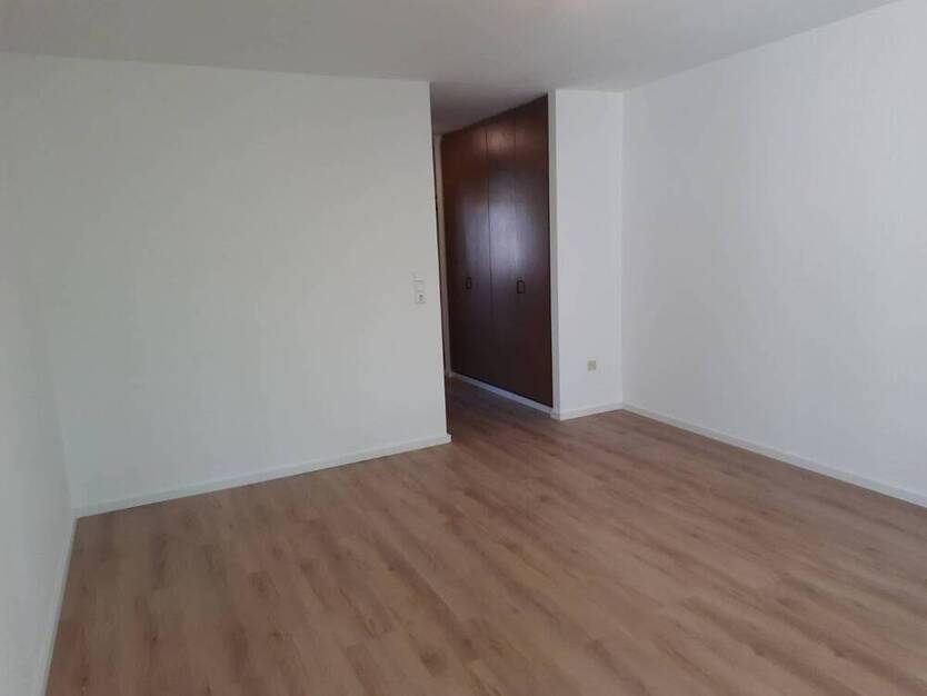 Frisch renovierte 1-Zimmer-Wohnung mit Balkon und Stellplatz - bezugsfertig