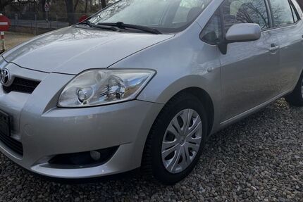 Toyota Auris 156.900 km 3.690 &euro; Braunschweig 38110