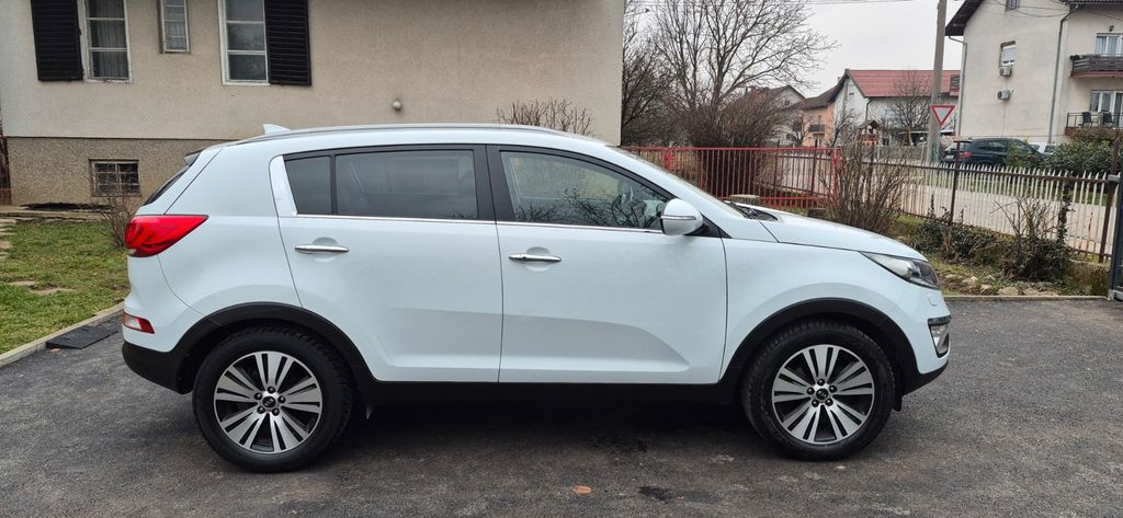 Kia Sportage 173.000 km 8.999 &euro; Oberhaching 82041