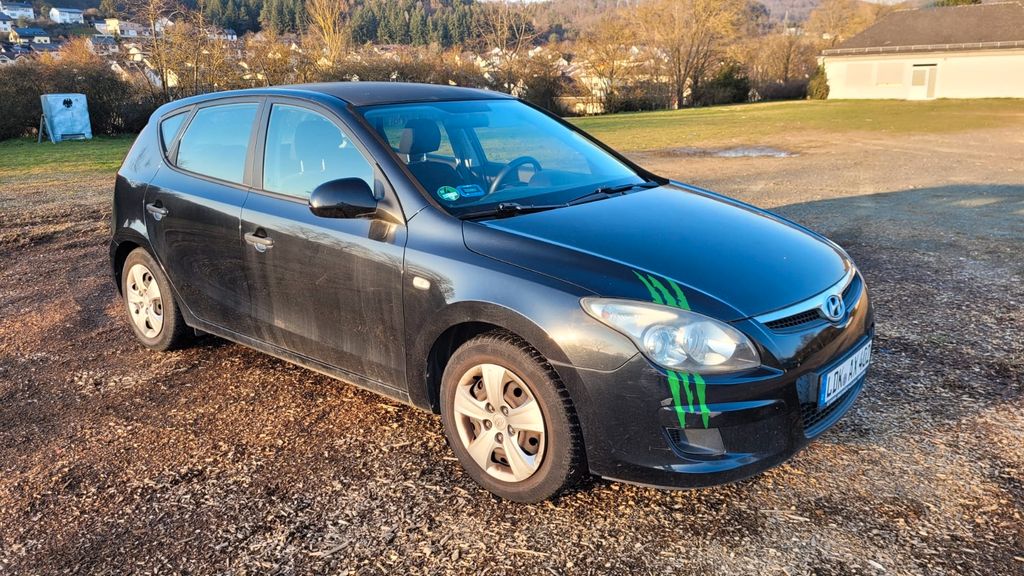 Hyundai i30 152.918 km 2.699 &euro; Herborn 35745