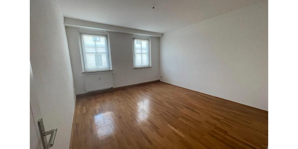 Etagenwohnung Döbeln - 6 Zimmer, 190 m&sup2;, 1.500&euro; | Angebot:26006170