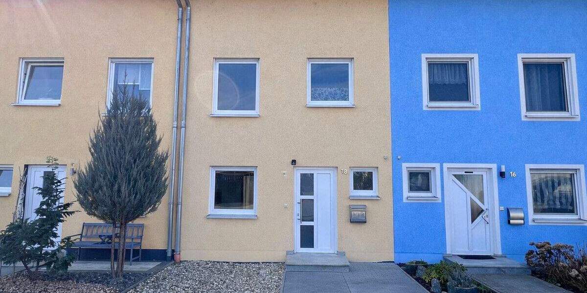 Reihenmittelhaus Schwandorf - 5 Zimmer, 120 m&sup2;, 349.000&euro; | Angebot:25645594