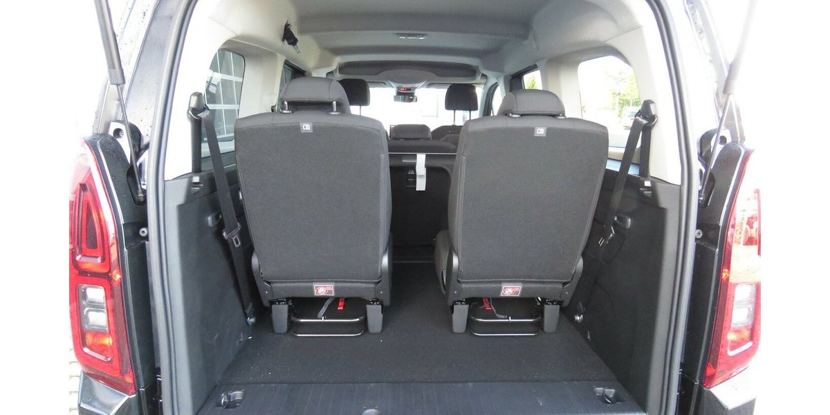 Fiat Doblo Maxi Kombi 130 / 7-Sitze + Vollausstattung 10.280 km 25.790 &euro; Münchenbernsdorf 07589