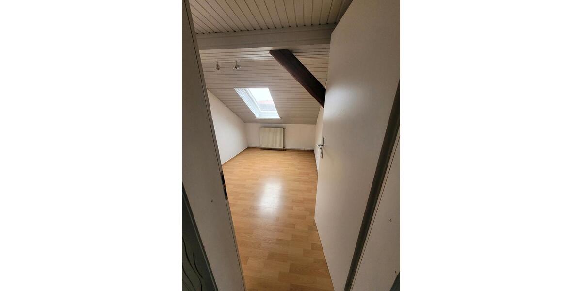 Etagenwohnung Bad Salzdetfurth - 6 Zimmer, 170 m&sup2;, 1.049&euro; | Angebot:25297721