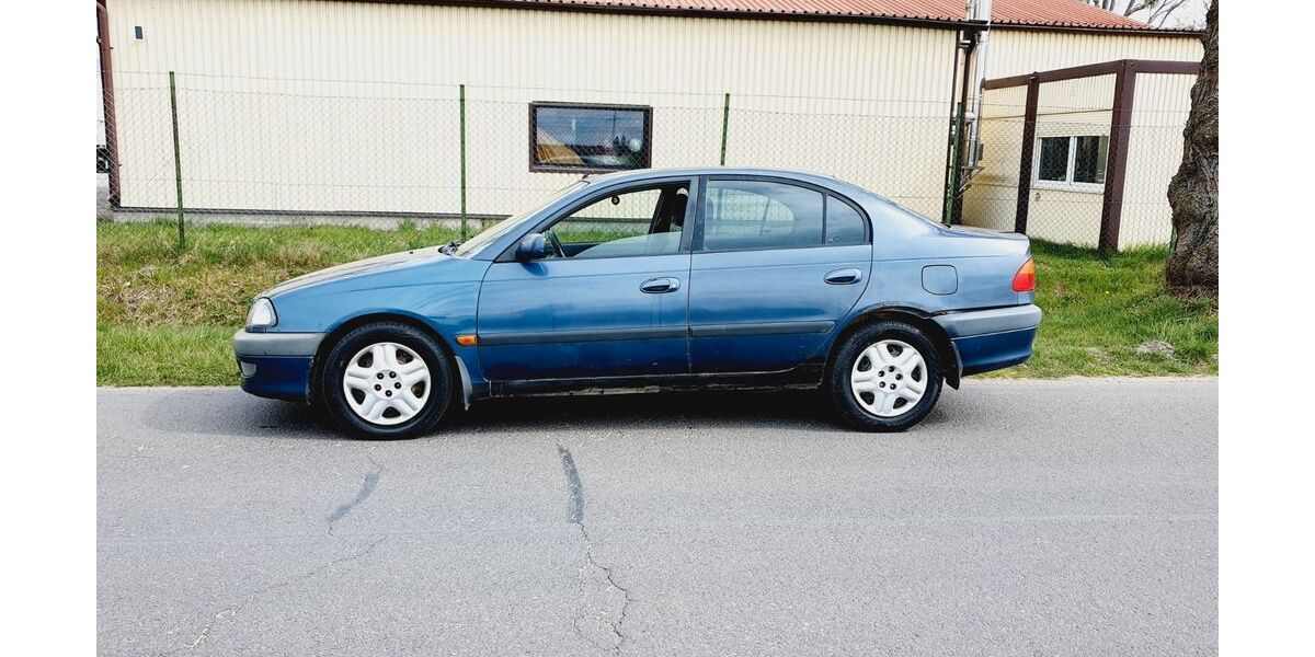 Toyota Avensis 135.445 km 2.200 &euro; Berlin 13629