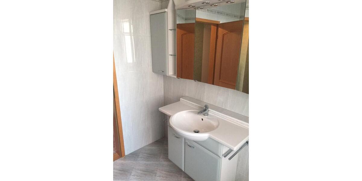 Erdgeschoßwohnung Bitterfeld-Wolfen Bitterfeld - 5 Zimmer, 125 m&sup2;, 1.000&euro; | Angebot:26419946