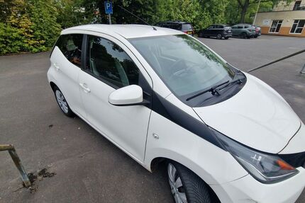 Toyota Aygo (X) 75.300 km 7.200 &euro; Hamburg 22143