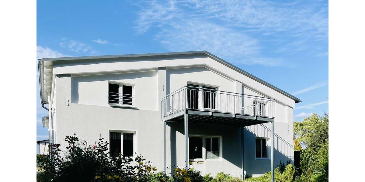 Hochwertig sanierte 3-Zi.-Whg. mit Einbauküche & großzügigem Balkon 3 zimmer